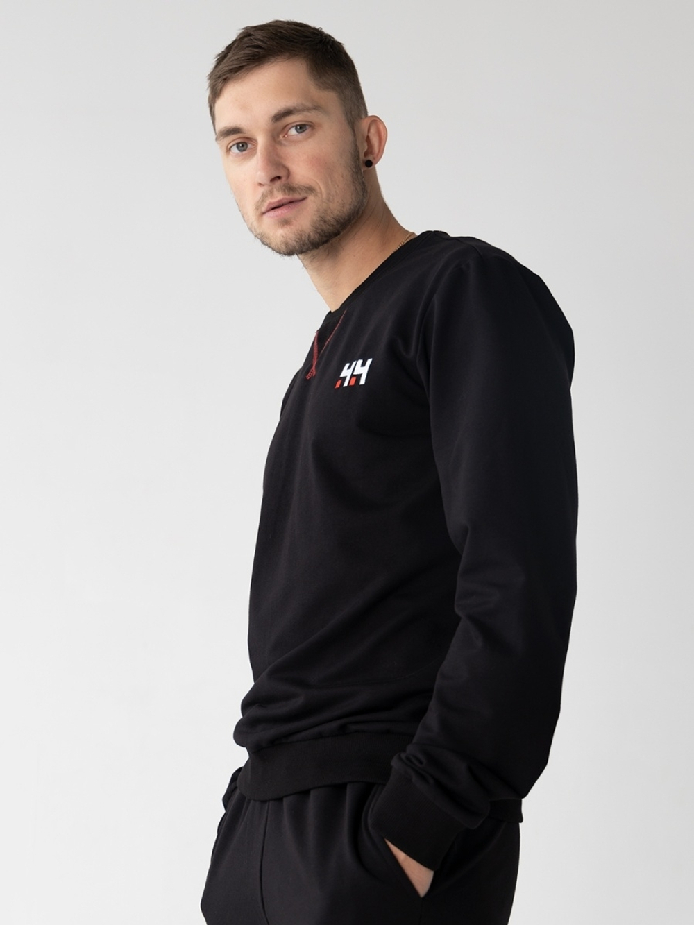 Свитшот мужской с вышивкой 44 Город Горький черный