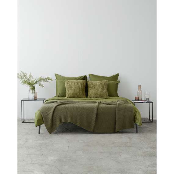 Плед из хлопка жемчужной вязки оливкового цвета Essential, 130х180 см