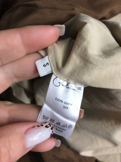 Платье Golovina просто роскошное по всем показателям, из шелка и в модном оттенке, на 42-44 размер