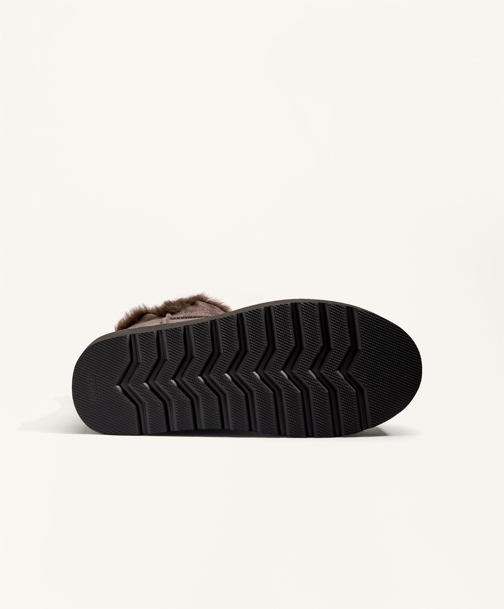 OYSHO Замшевые угги на платформе, коричневый