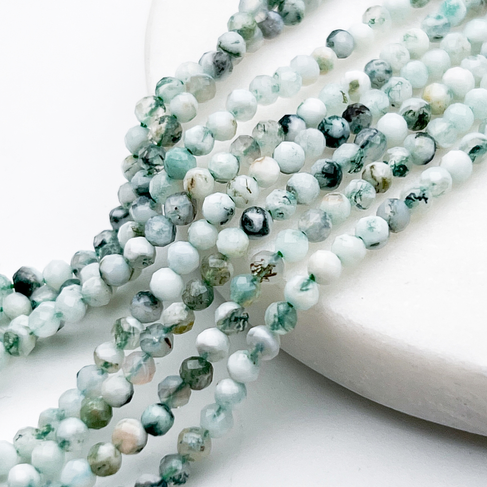 Моховый агат граненый бусины, диаметр около 3 мм, цена за отрезок 19 см (1/2 нити)