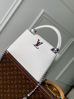 Louis Vuitton Capucines MM