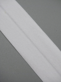 Бейка эластичная теплая белая матовая 32 мм