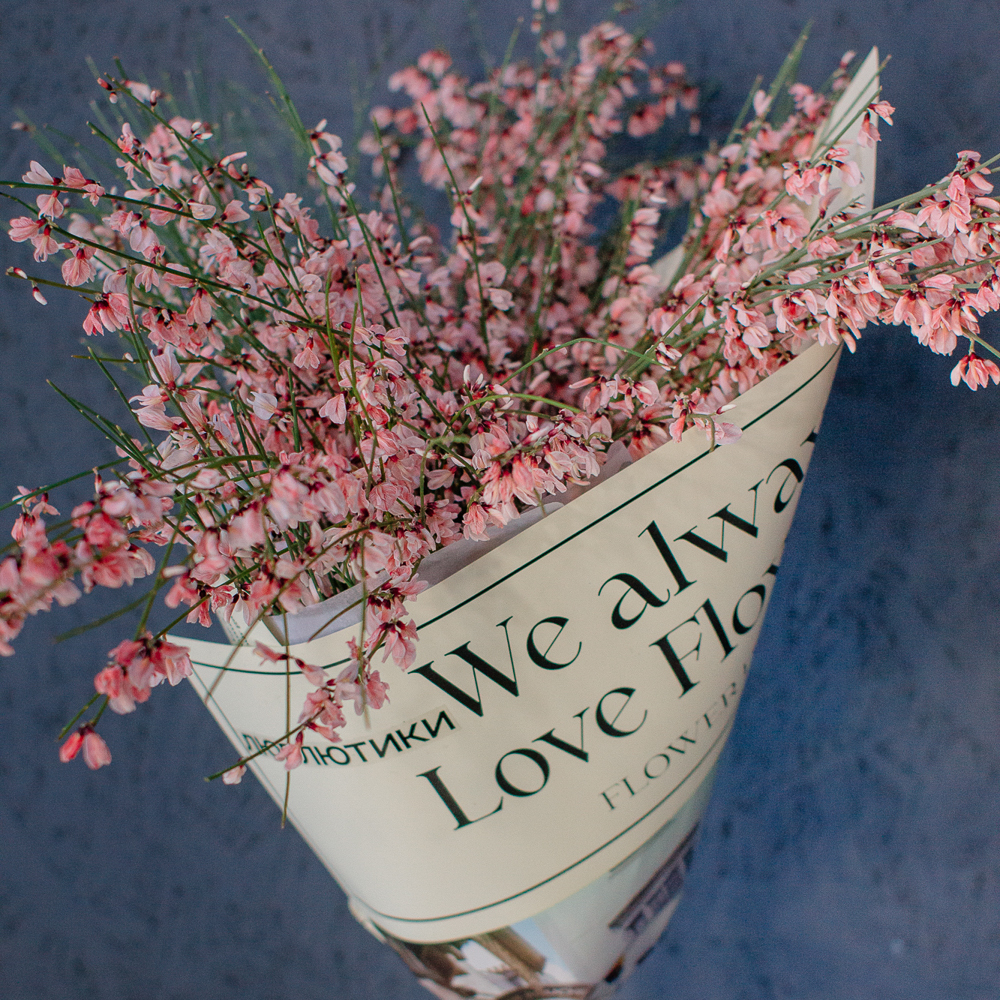 154. Весенний букет из ароматной генисты