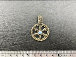 Подвеска. "Колесо Сварога" с камнем
