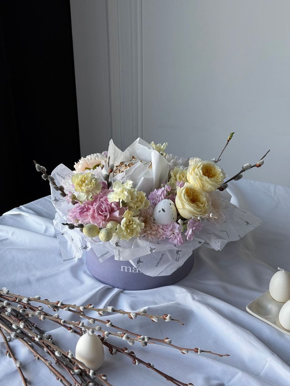 Композиция в коробке с куличем 130гр.