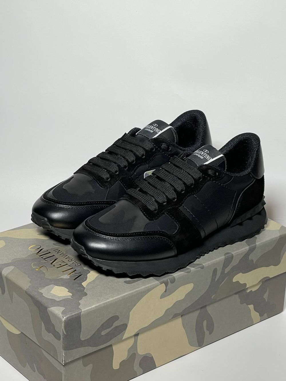Кроссовки Valentino
