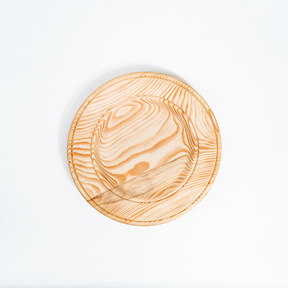 Деревянная тарелка Art of Siberia из цельного куска древесины кедра серии Аристократ, плоская, 27,5 см. T137