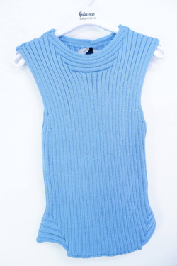 Жилет в голубом оттенке на рост 140-146, новый