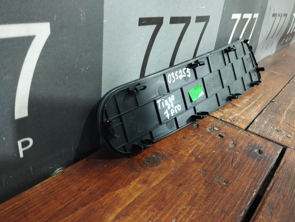 Заглушка крышки багажника правая Chery Tiggo 8 Pro 21-нв Б/У Оригинал 403000154AA