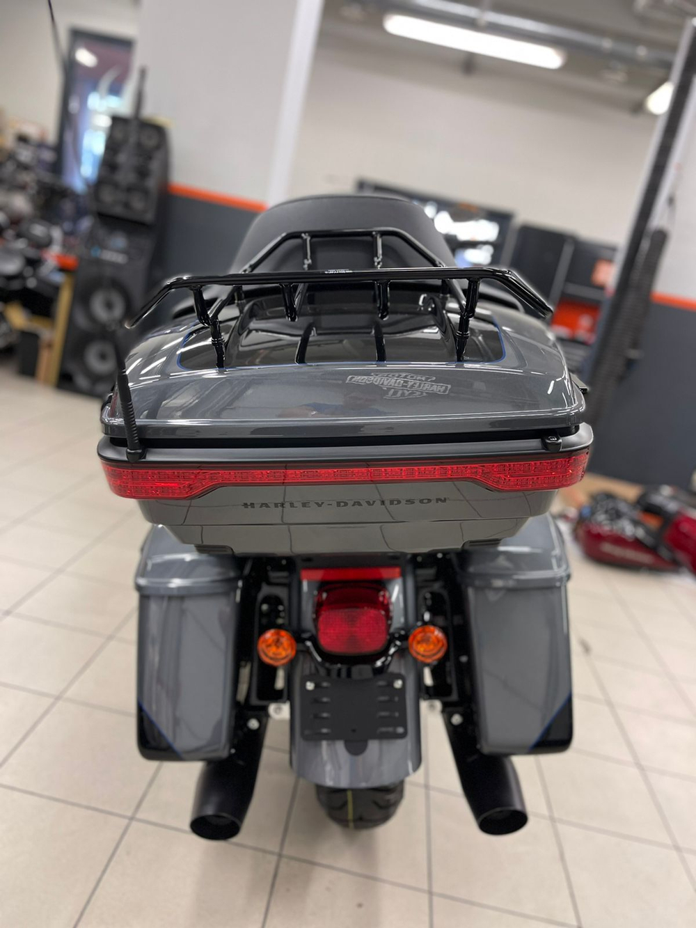 Road Glide Limited 114 Harley-Davidson - Gauntlet Gray Metallic (Black Finish)