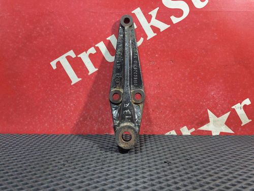 Кронштейн переднего амортизатора