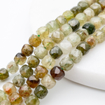 Зеленый гранат, куб с огранкой, размер около 5,8-6,3 мм, цена за 15-16 шт (1/4 нити)