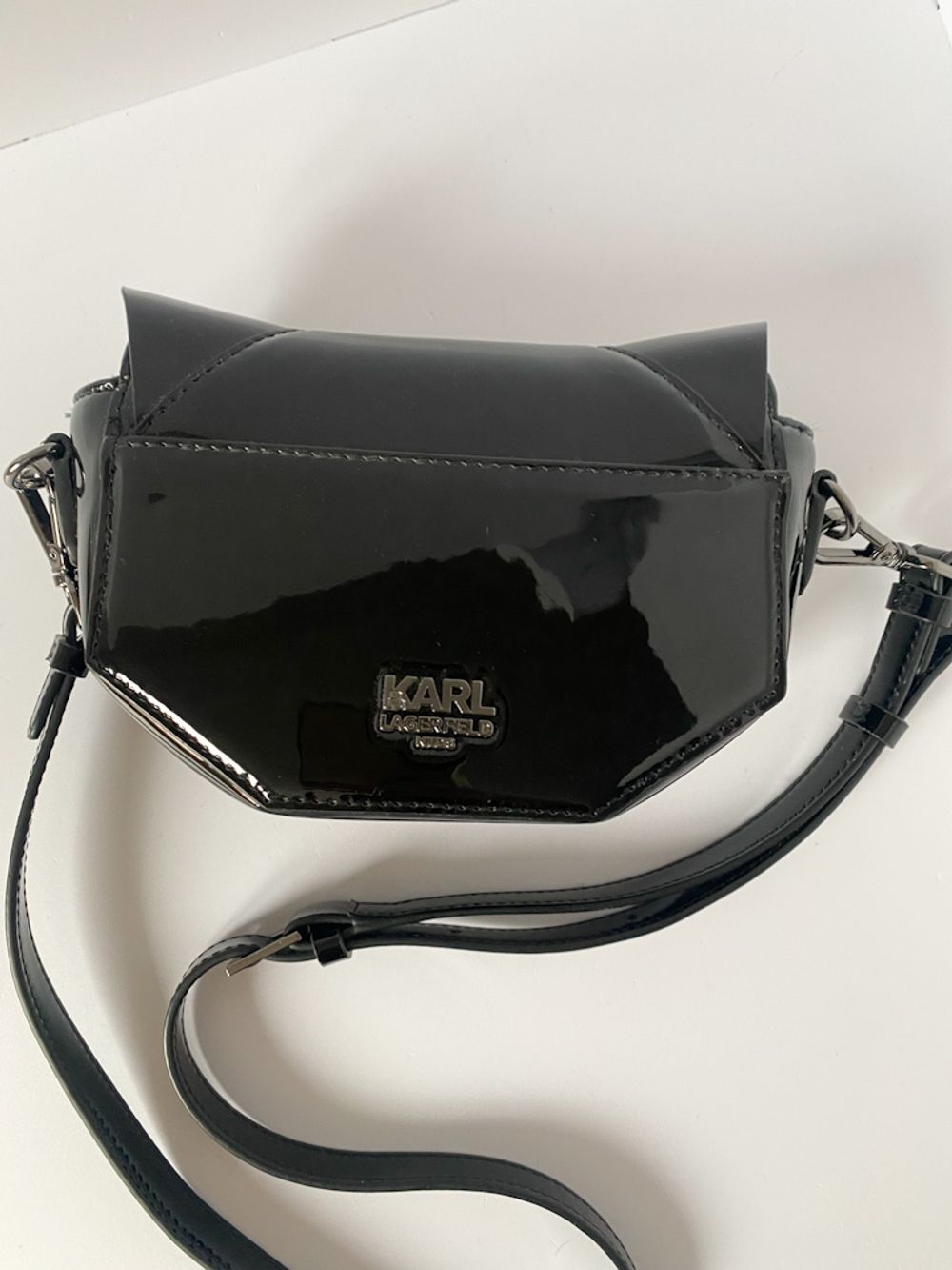 Лаковая сумочка Karl Lagerfeld, 16*12*7