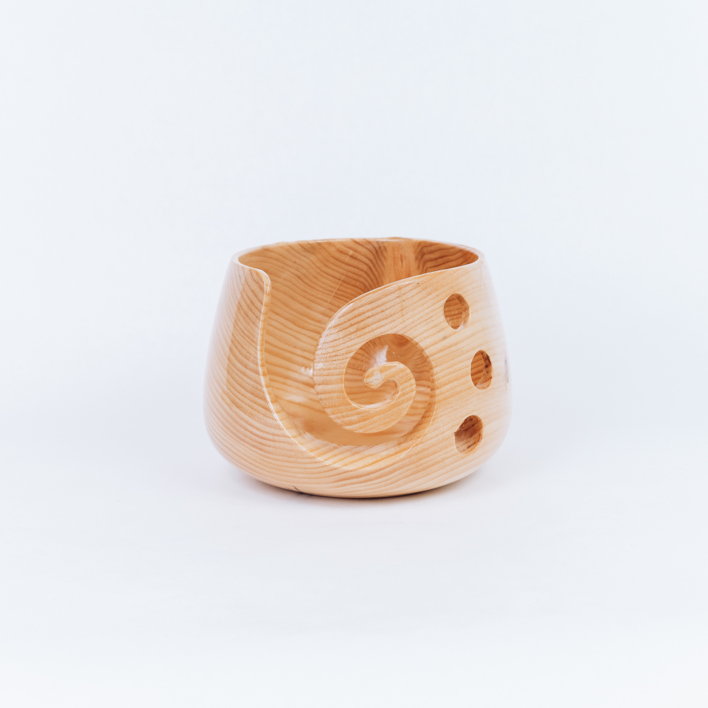 Деревянная клубочница из сибирского кедра. KL13