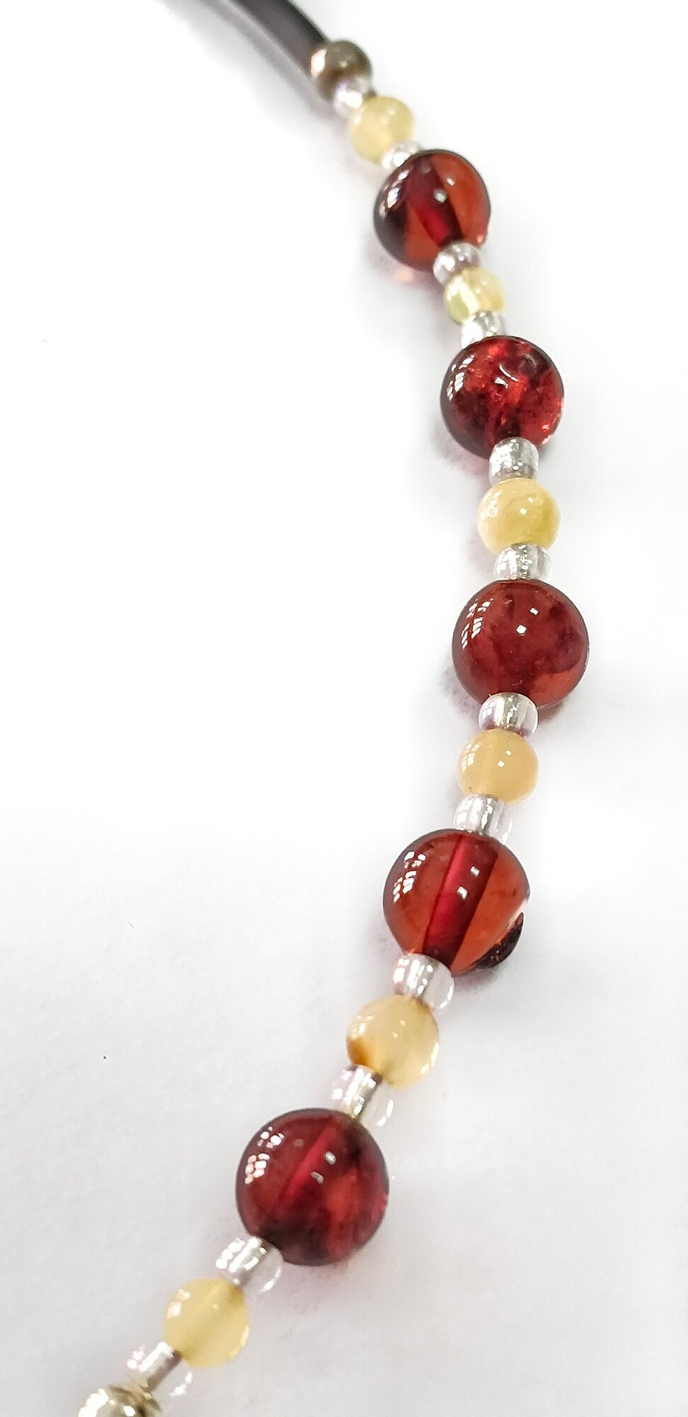 Чокер на шею.каучук,янтарь