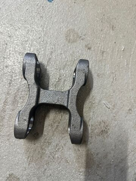 Вилка двойная кардана перед. вед. моста Т-40