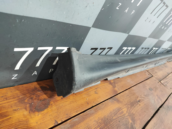 Накладка порога левого Nissan Juke (YF15) 10-19 Б/У Оригинал 768511KA6A