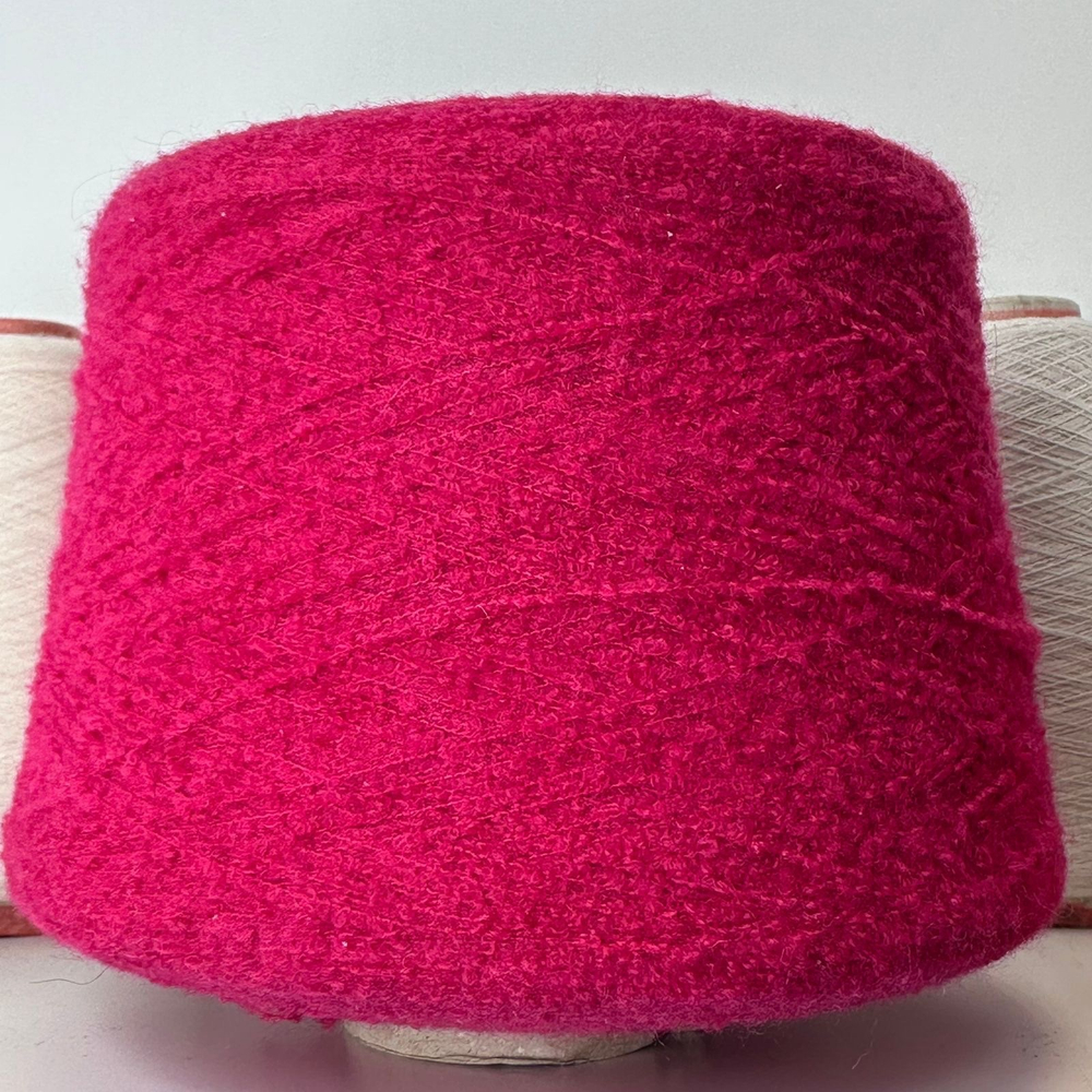 GILDO - New Mill; 65% меринос, 35% п/а; 920м/100гр; Букле мелкое; col. 702502, цвет: фуксия