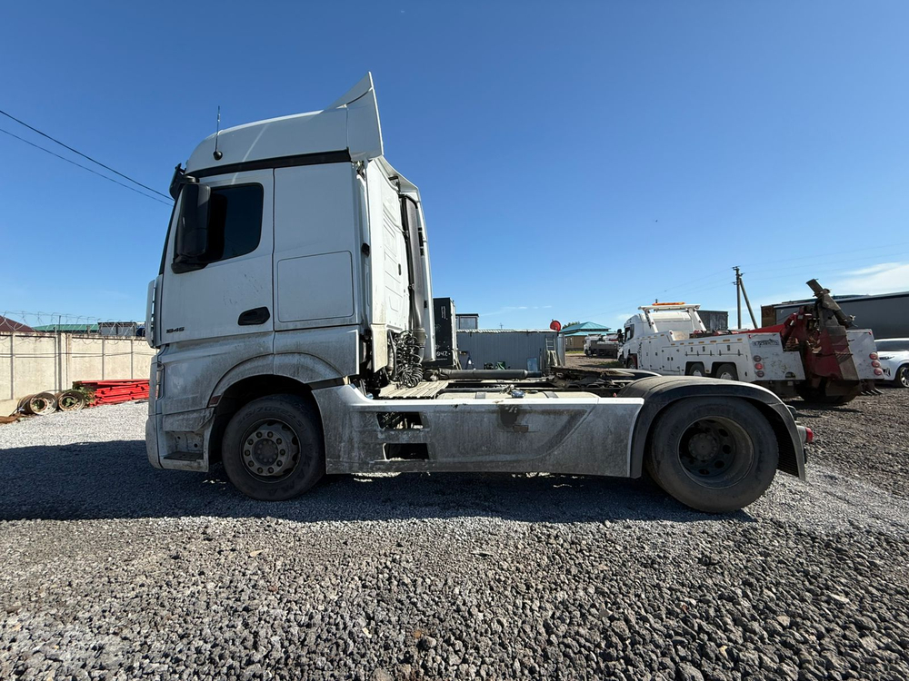 Mercedes-Benz ACTROS 4x2 Седельный тягач 1845 LS (Дизельный, 12,8 л, 476 л.с., МТ)