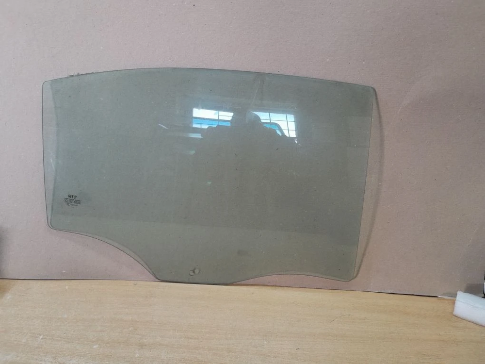 Geely Emgrand EC7 стекло двери задней правой 1068002137