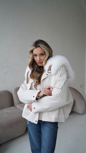 Укороченная бежевая парка ARMY с белым воротником из меха песца