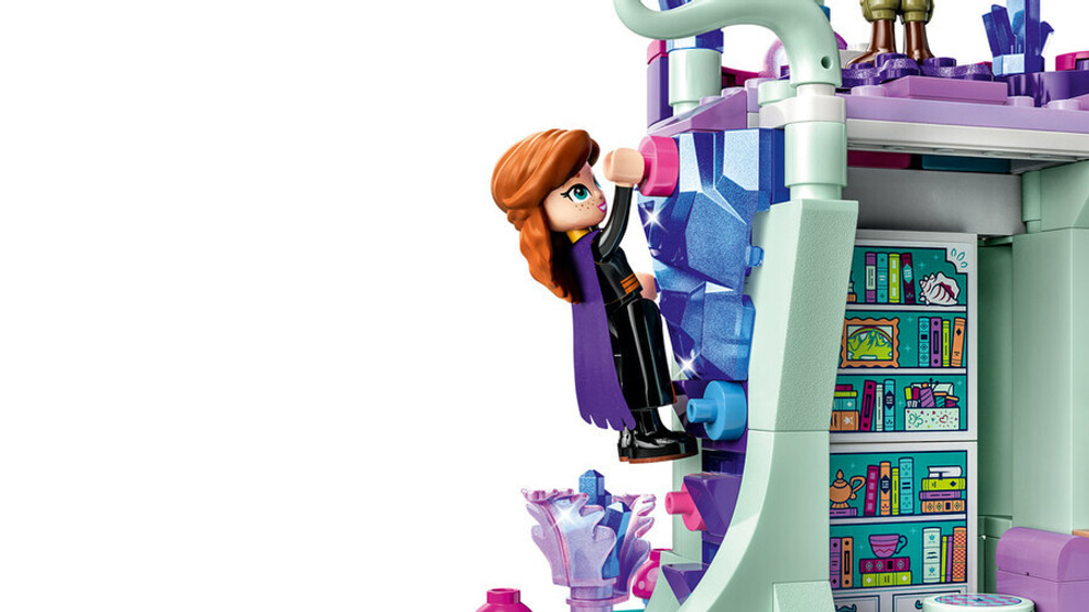Конструктор LEGO Disney 43215 Заколдованный домик на дереве