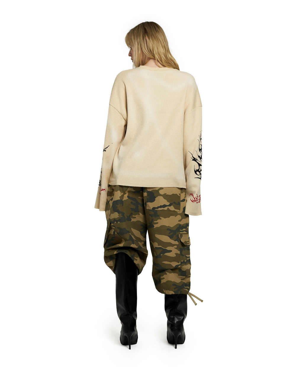 Internet Celebrity L. // Black-Red Print