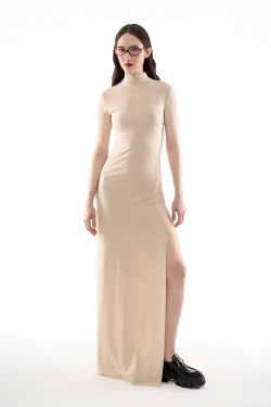 Облегающее платье с разрезом