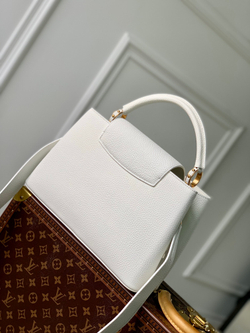 Louis Vuitton Capucines MM