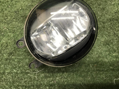 ПТФ правая Toyota Land Cruiser Prado 150 17-нв LED