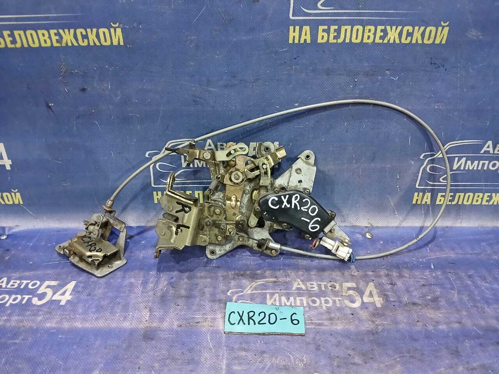 Замок двери задней левой TOYOTA ESTIMA 1992