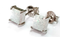 Серьги-пусеты  с опалом из серебра Эстерелла