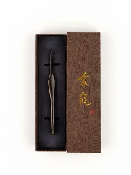 крючок из эбенового дерева