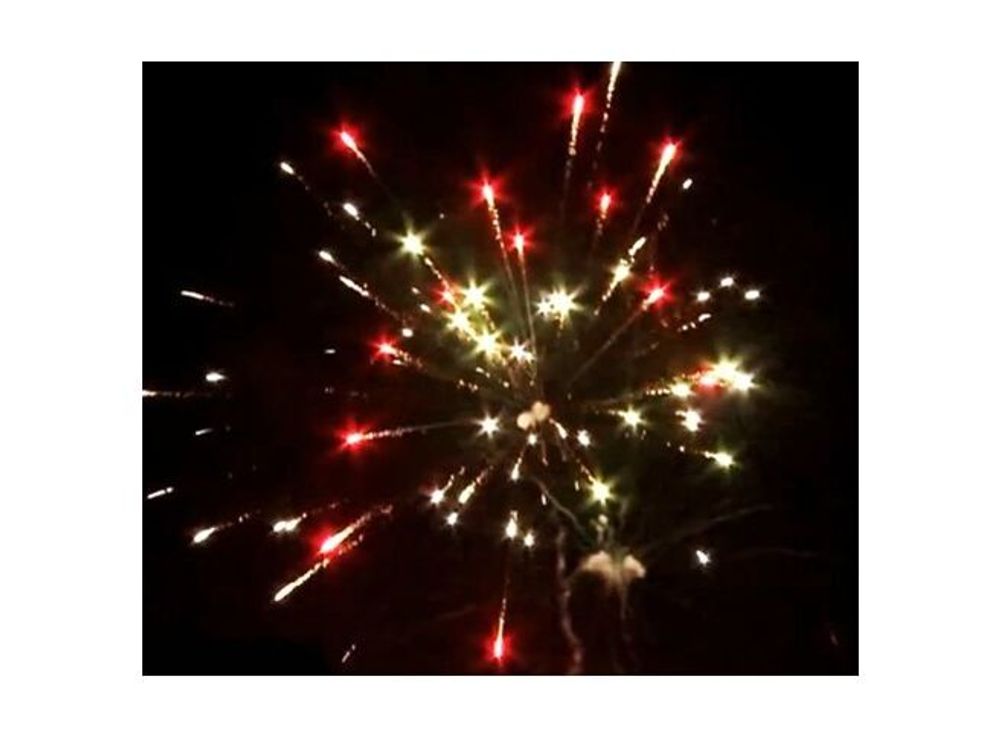 Батарея салютов «SILVER STROBE»    1"/16 залпов