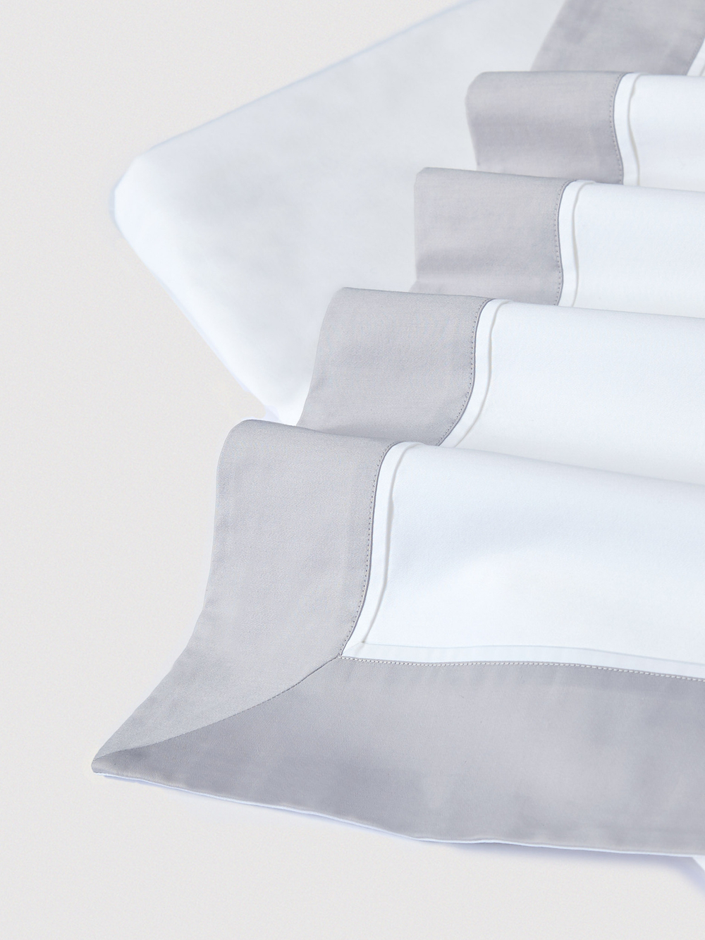 Постельное белье cемейное Сlaire&Caroll Frame белое с серым