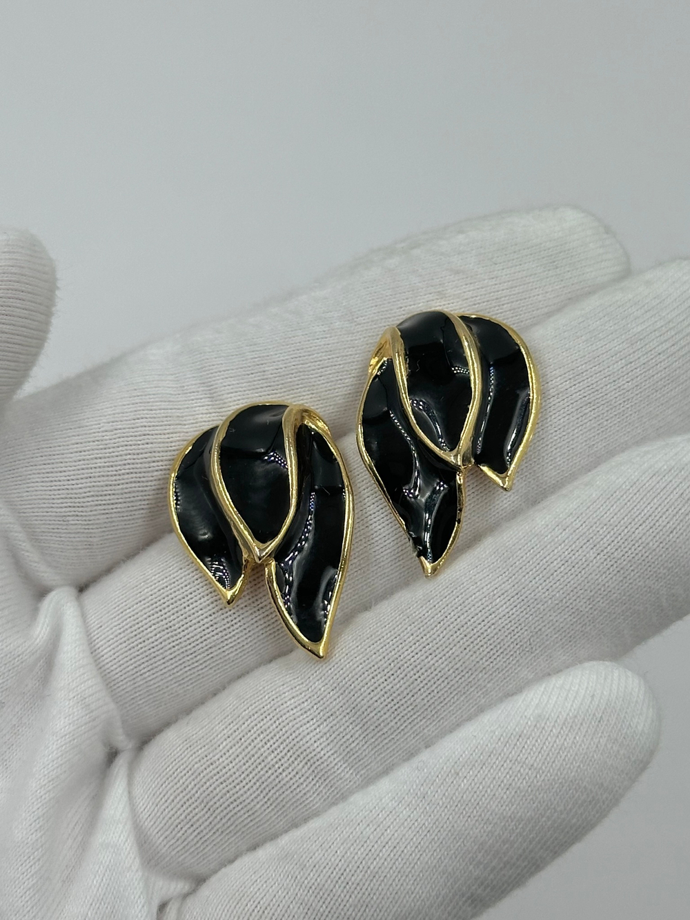 Серьги с чёрной эмалью