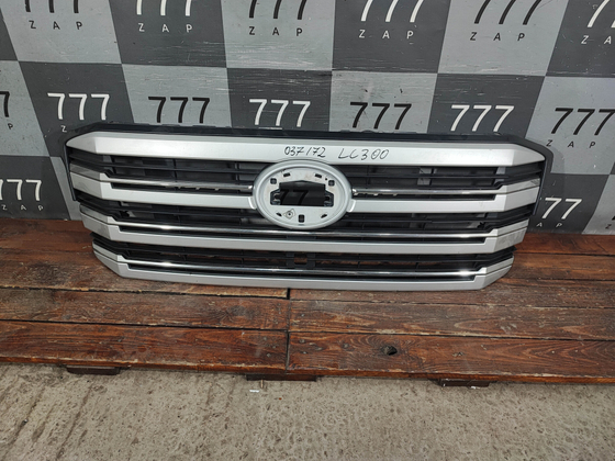 Решетка радиатора Toyota Land Cruiser 300 21-нв Б/У Оригинал 5310160G90