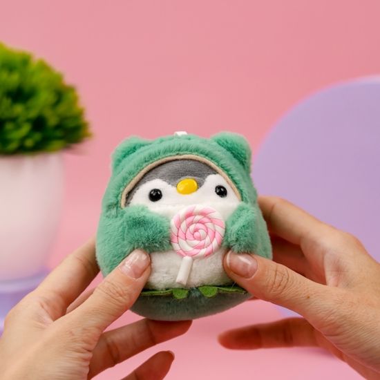 Брелок мягкий "Пингвин в костюме" зеленый 10 см