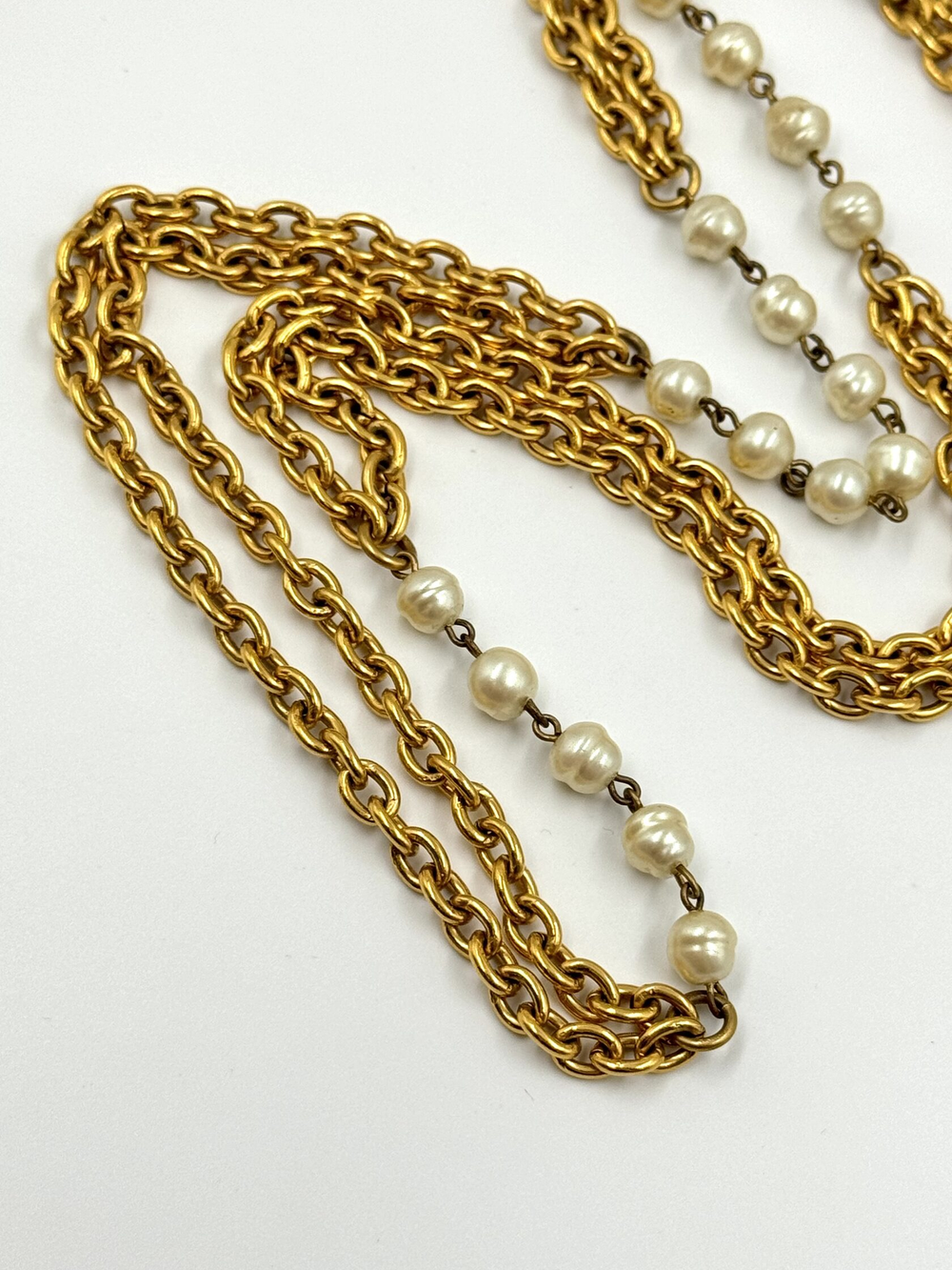 Цепь с «жемчугом» Chanel