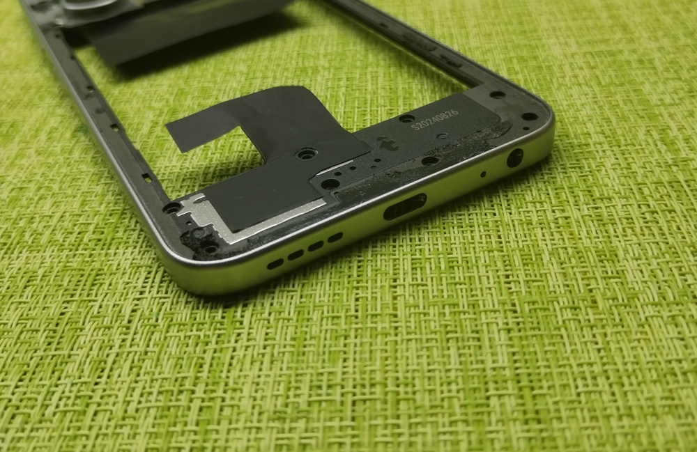 Infinix Smart 9 (X6532) - Средняя часть корпуса + Стекло  камеры + шлейфа Антенны + динамика + кнопка громкости (ORIG-SP)