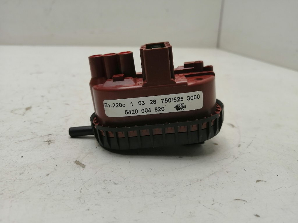 WFH2060OE кт102 Датчик уровня воды для стиральной машины Bosch 5420004620 б/у