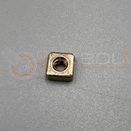 Гайка М4 квадратная