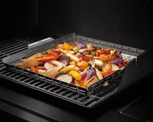 Перфорированный противень Weber Crafted для овощей, рыбы, морепродуктов, 43.5x41.5x5.1 см, нержавеющая сталь