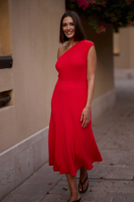 платье миди в алом цвете