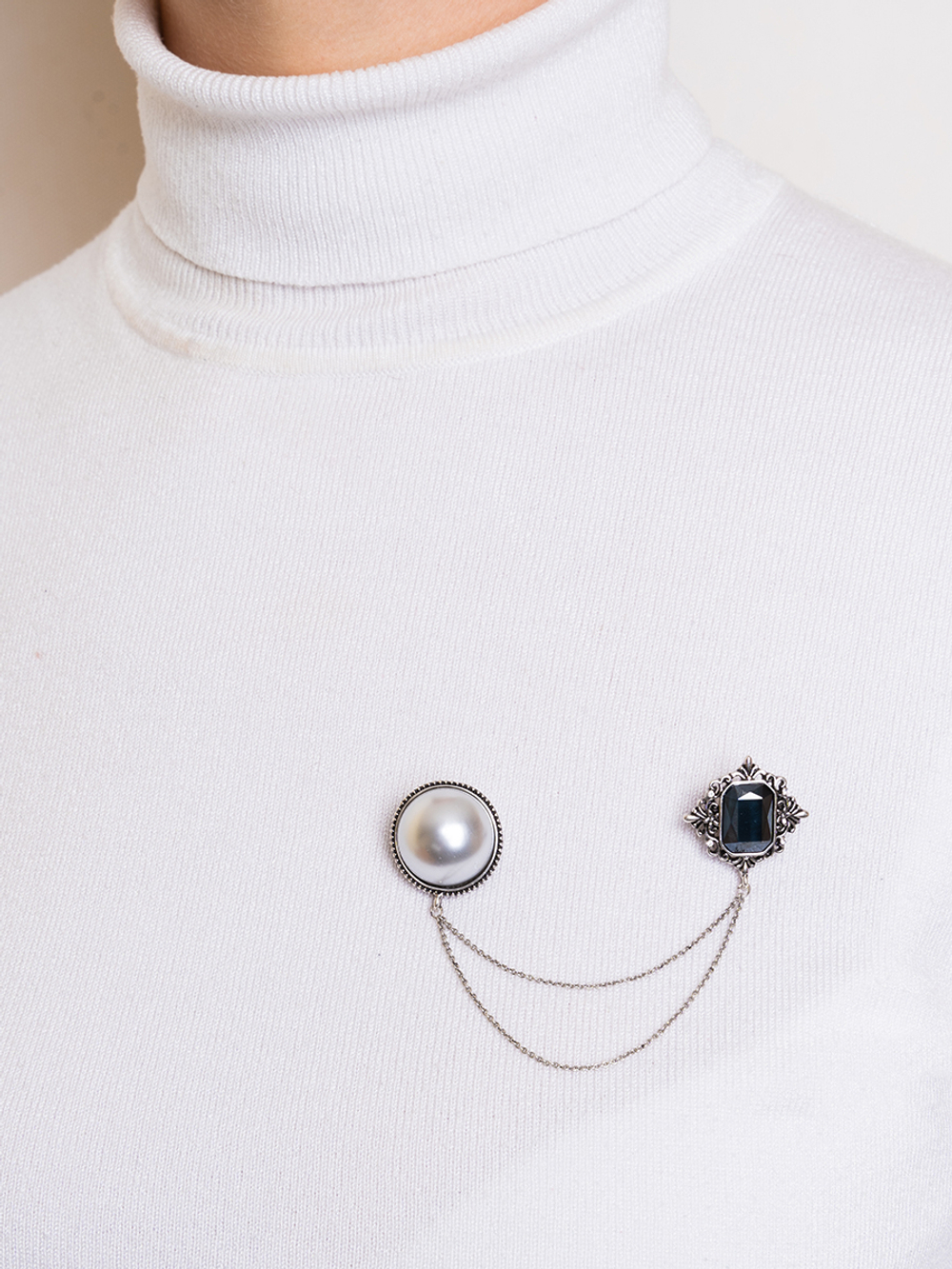 30052780 Брошь Roman de la Rose