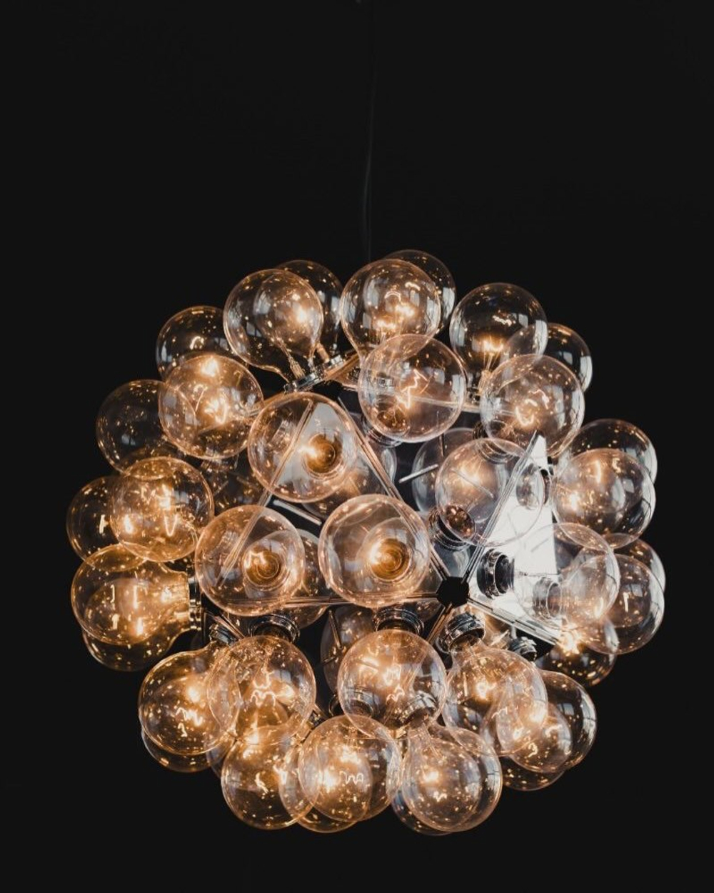 Эффектная дизайнерская люстра с прозрачными стеклянными плафонами в форме шаров ✨