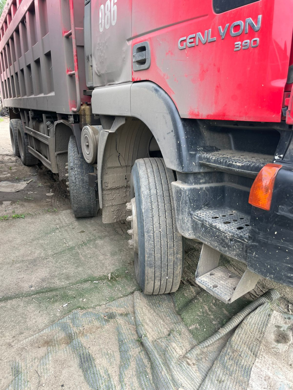 HONGYAN 908 8x4 Самосвал CQ3406HV39 (Дизельный, 8,7 л, 387 л.с., МТ)