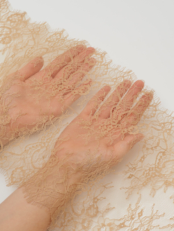 Кружево шантильи загорелое телесное неэластичное ширина 23 см длина 1.45 м