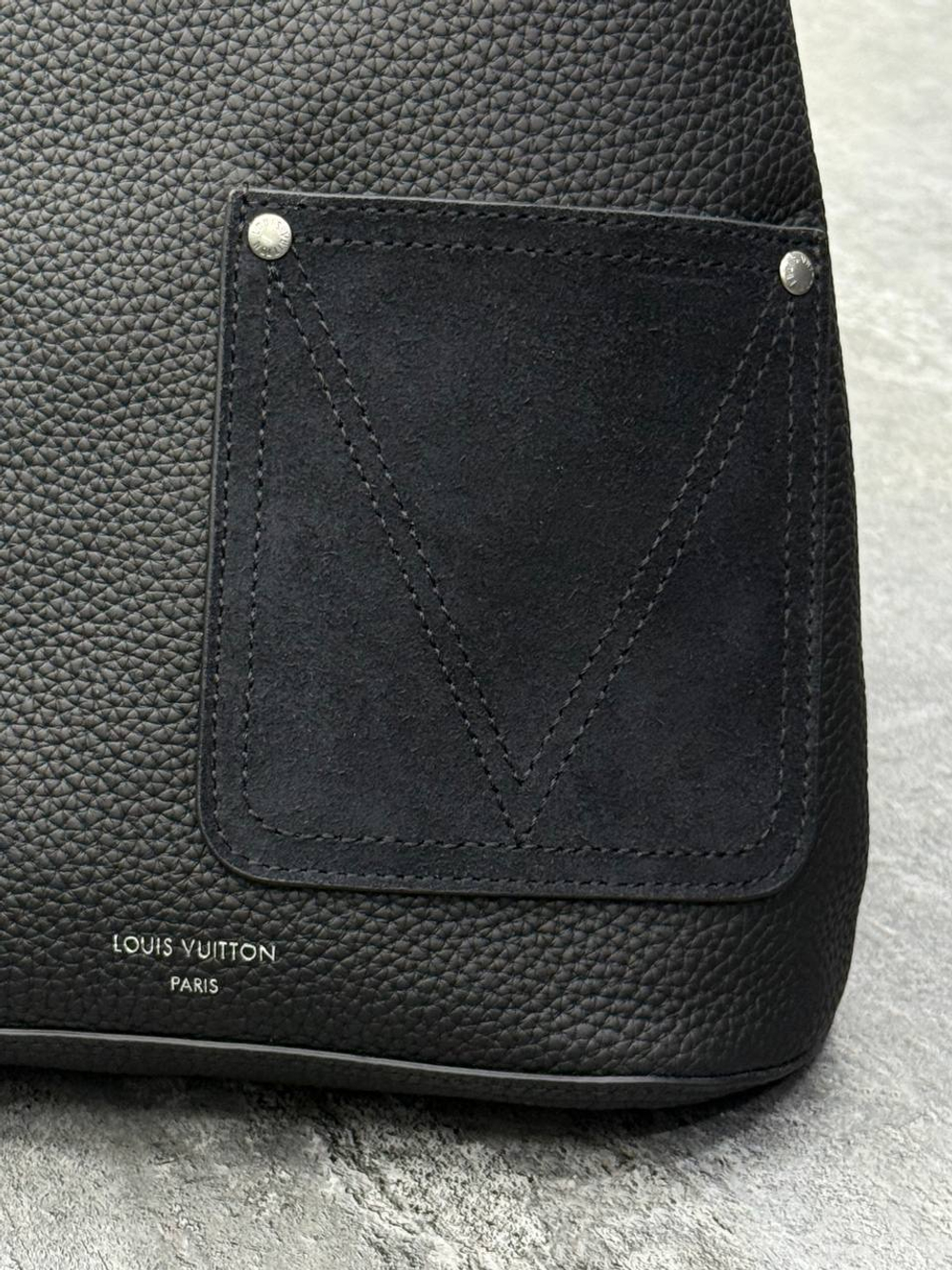 Сумка-слинг Louis Vuitton Delta